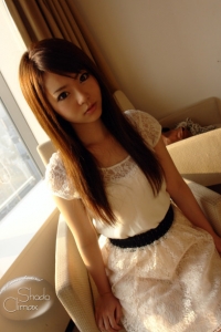 雪白靓女，先给叔叔后入淫水泛滥了在舔鸡巴[16P]