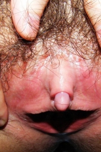 会所女公关，挂完毛下面还带着个鸡巴给她塞住[16P]