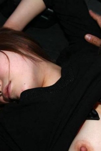 阳光明媚的下午，和女神在郊外车震[16P]