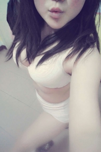 美女嘴巴好吻不说了，连乳房都让人想舔着吃[14P]