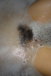 到鱼缸里泡泡，戳干净了等下让叔叔操你的身体[10P]