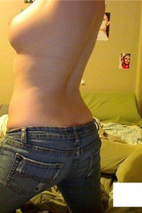 认识的华裔人妻，真的没费多大口舌就愿意玩视讯做爱了[12P]