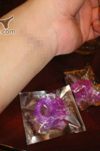 和美腿情人开房，情趣网袜道具调情[10P]