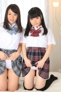 两个短裙美女，争相恐后的跪在胯下,撩着舌头舔着肉棒[18P]