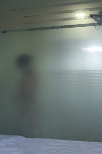 和朋友上下夹击金店女售货员，叫床声很大，好喜欢听[10P]