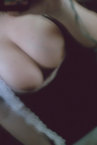 勾引嫂子，乳房真的好大哦，我要吃波波奶[10P]