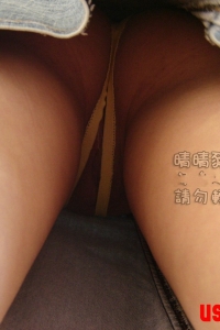 大胆少妇光外拍还不够，还要塞入跳蛋助兴[18P]