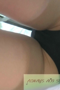 商場性感美女裙底很緊