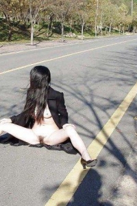 借外出商务期间，在咖啡馆调教了下女秘，公共裸露[18P]