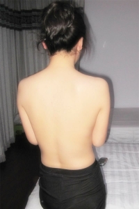 美院女老师，越是对她虐她越贱，下面都出水了[10P]