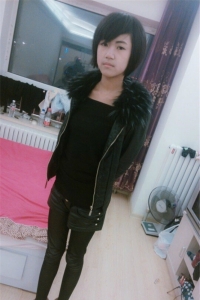 小淫逼，不知道被哪个大师忽悠在家脱光光了[10P]