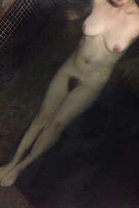 去县里考察顺便泡温泉，陪同女助理脱得一丝不挂[22P]