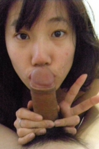 泡到的师院妹子，口含鸡巴还对着镜头来个耶,时代变化大啊[10P]