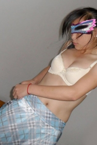 回乡把表妹给搞了，那嫩穴插进去嗷嗷的喊疼[16P]