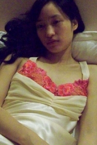 厂里认识的妹子，带到家里忽悠脱光了摆姿势[15P]