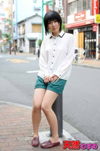 看着大叔抱着脱光的妹子，一边舌吻抠着淫穴，差点射了！[16P]